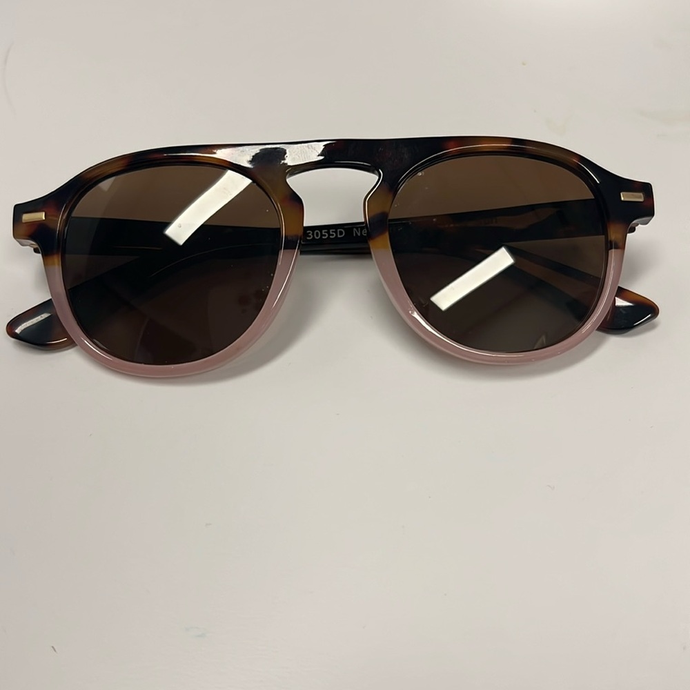 Peepers Neptune Polarized Sunglasses Women’s 50-22-148 Round Tortoise/Pink